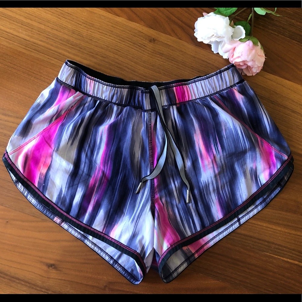 Lululemon women short.